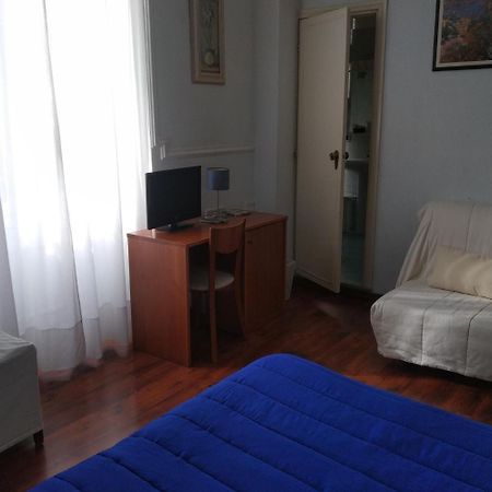 Hotel Lucciola Бордигера Экстерьер фото