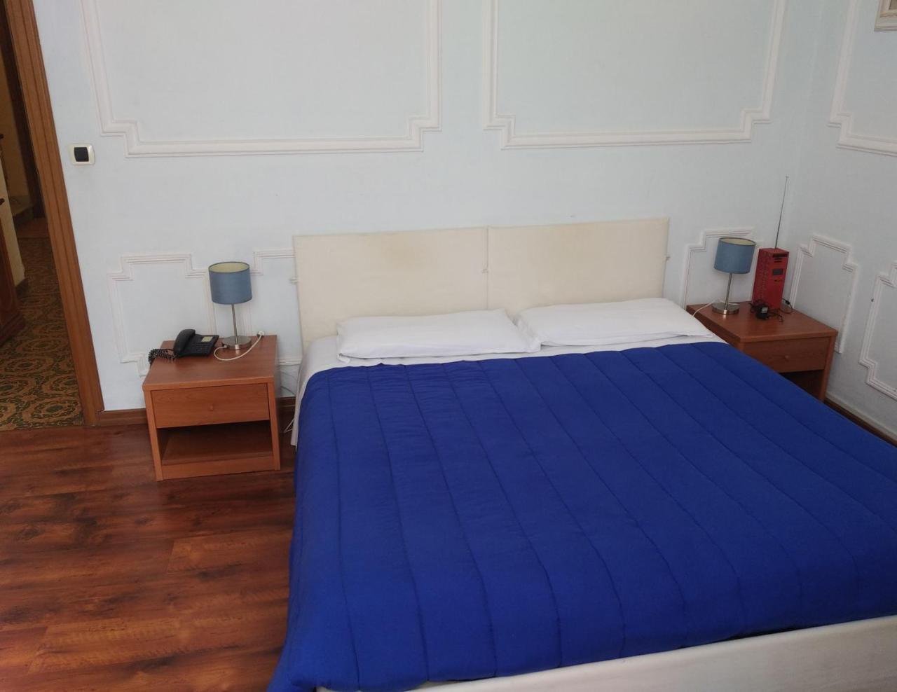 Hotel Lucciola Бордигера Экстерьер фото