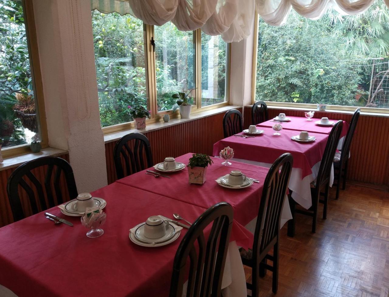 Hotel Lucciola Бордигера Экстерьер фото