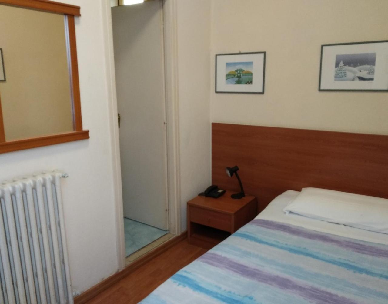 Hotel Lucciola Бордигера Экстерьер фото
