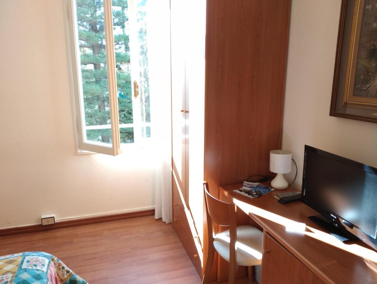 Hotel Lucciola Бордигера Экстерьер фото