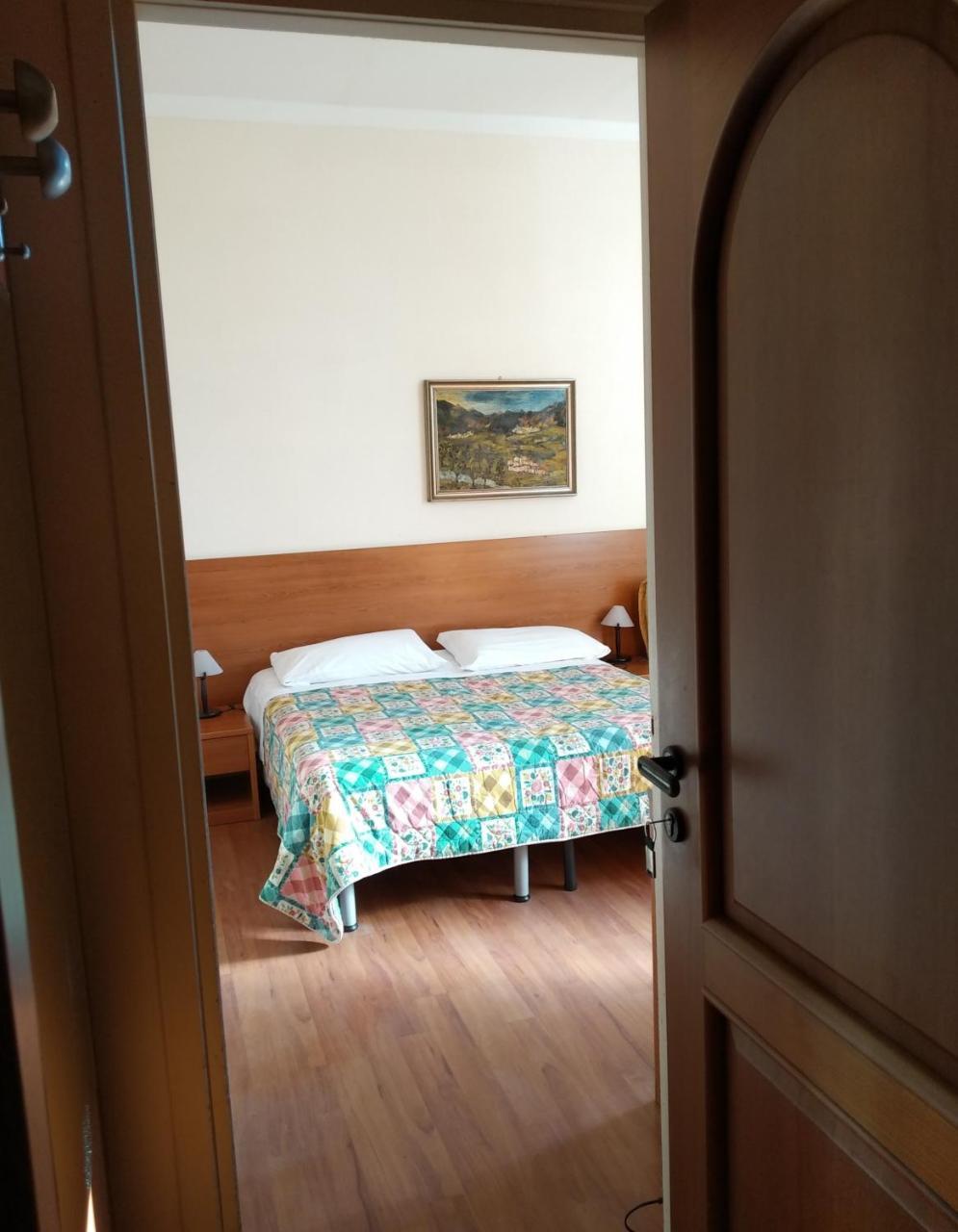 Hotel Lucciola Бордигера Экстерьер фото