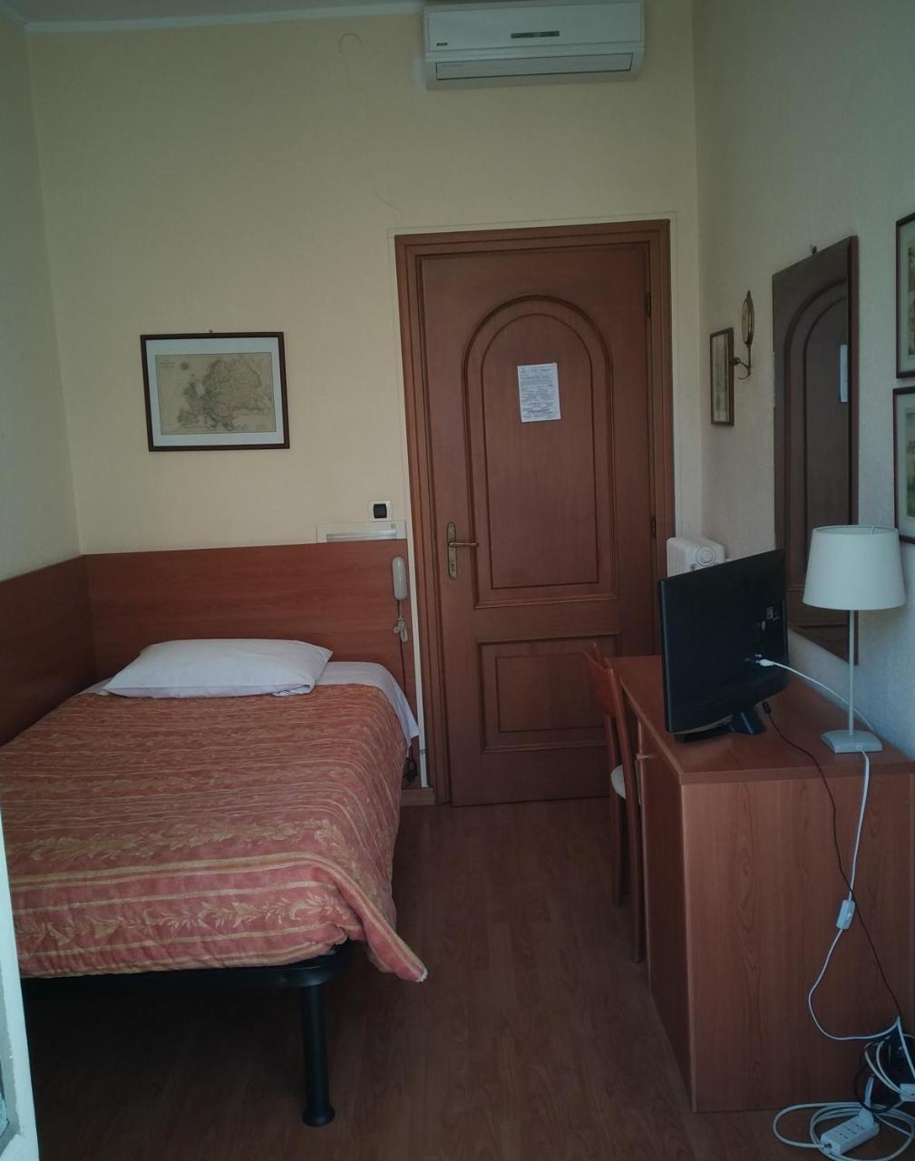 Hotel Lucciola Бордигера Экстерьер фото
