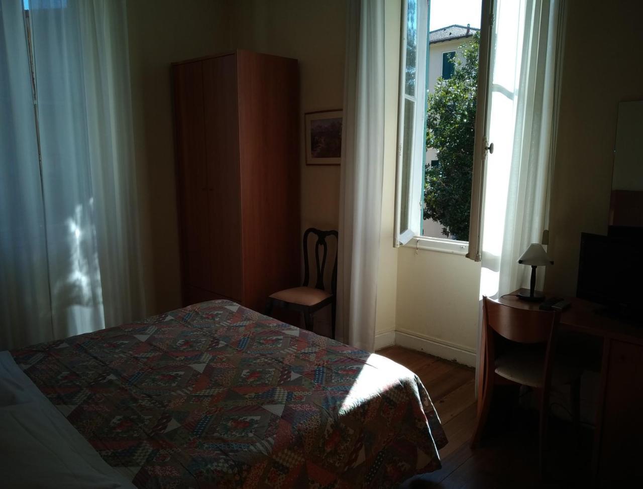 Hotel Lucciola Бордигера Экстерьер фото